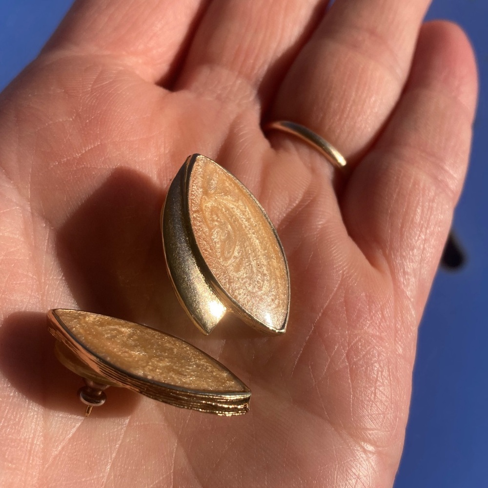 Vintage Gold-Toned Leaf Earrings - Picture 6 of 6